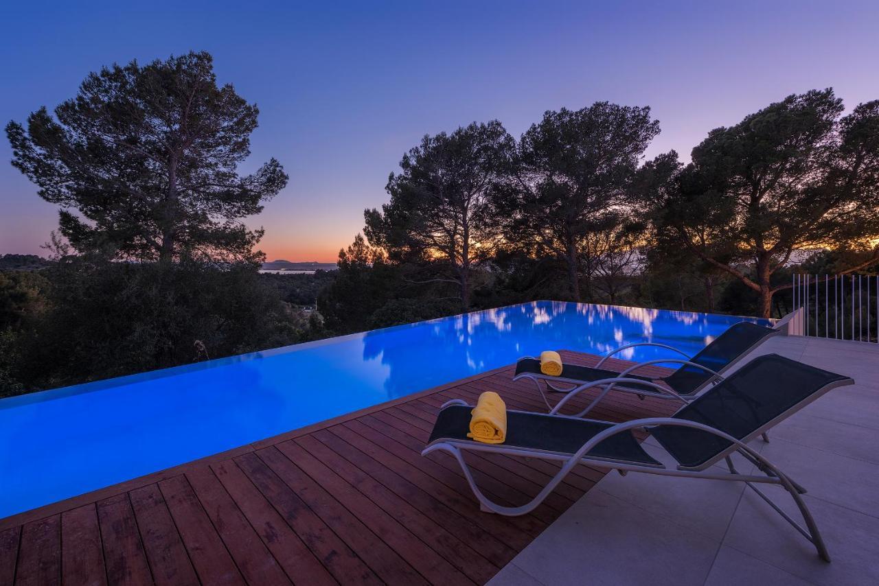 Brand New Luxury Infinity Pool & Views